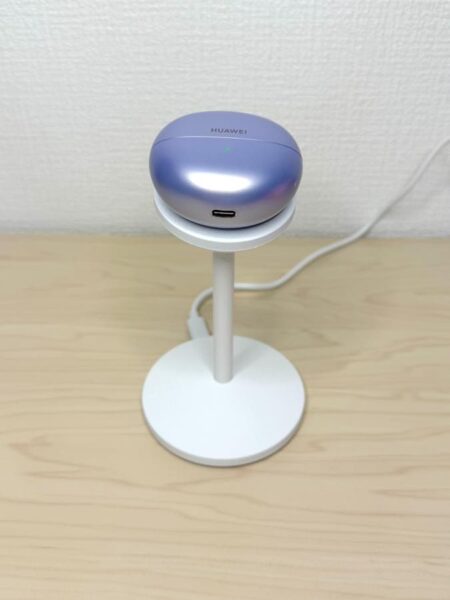 真上に向ければ、基本なんでもワイヤレス充電可