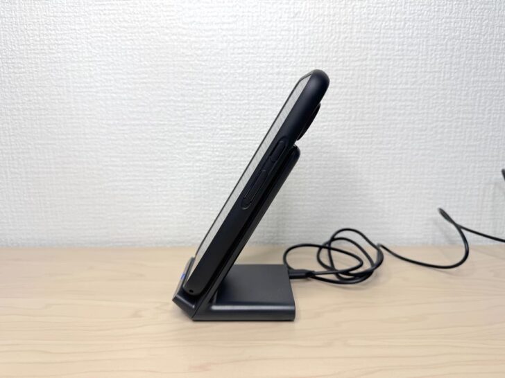 角度がついて画面が見やすいAnker PowerWave 10 Stand