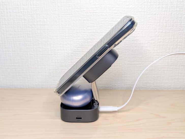 iPhoneを縦向き充電するとAirPodsが充電しづらい 横から