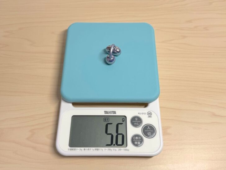 左右どちらも約5.6gしかない