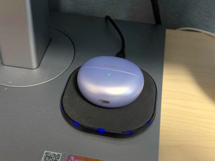Qiワイヤレス充電にも対応したFreeClipのケース