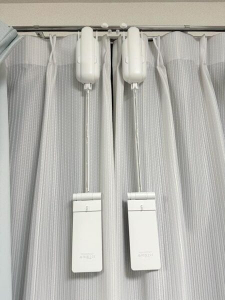 太陽の光で自動的に充電するソーラーパネル