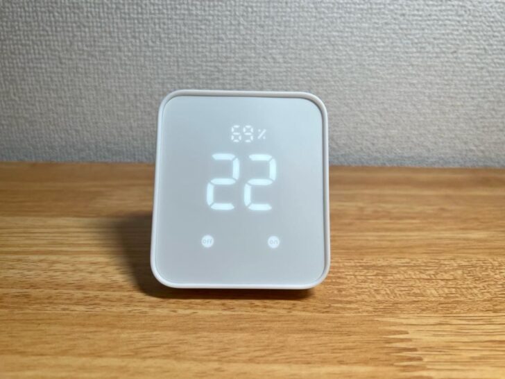 SwitchBotハブ2の前面ディスプレイに温度・湿度が大きく表示