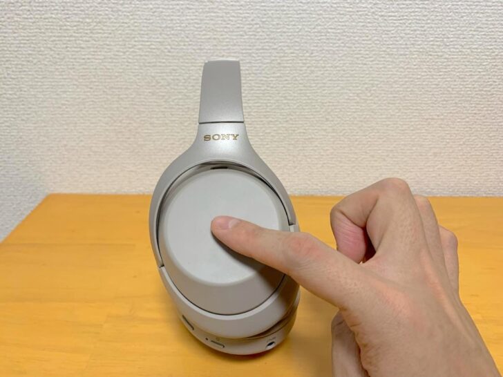 再生や曲送りなどはタッチ操作