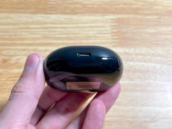 USB-Cポートから充電するケース