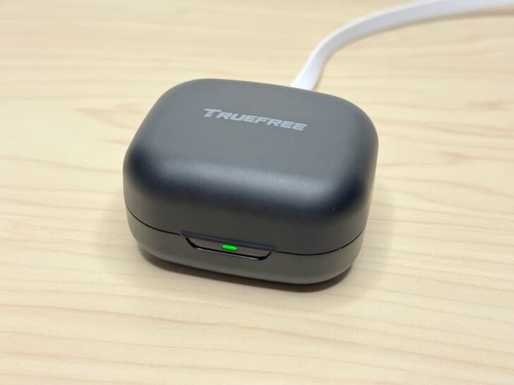 TRUEFREE Clip C10は、ケースをUSB-Cポートから充電